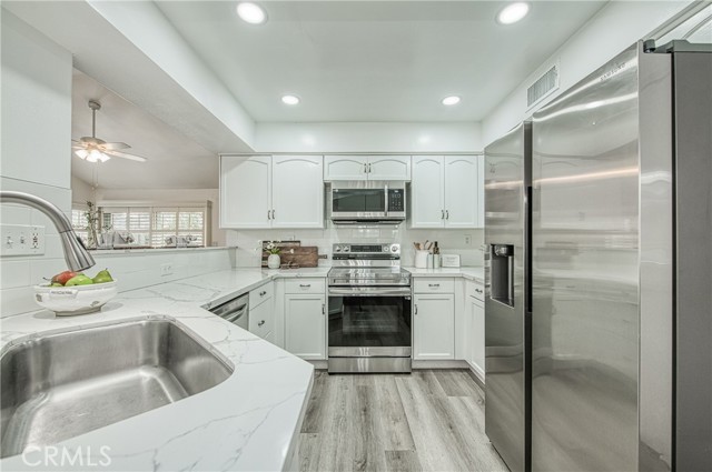 Detail Gallery Image 8 of 25 For 9225 N Bramwell St, Fresno,  CA 93720 - 3 Beds | 2 Baths