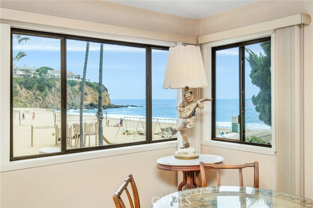 Detail Gallery Image 12 of 38 For 70 Emerald Bay, Laguna Beach,  CA 92651 - 4 Beds | 3/1 Baths