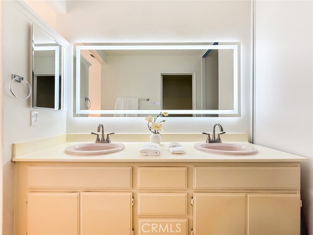 20725 E Crest Ln, Walnut CA: https://media.crmls.org/medias/aa1ae3f1-54fe-4b63-8441-14da05a70d7d.jpg