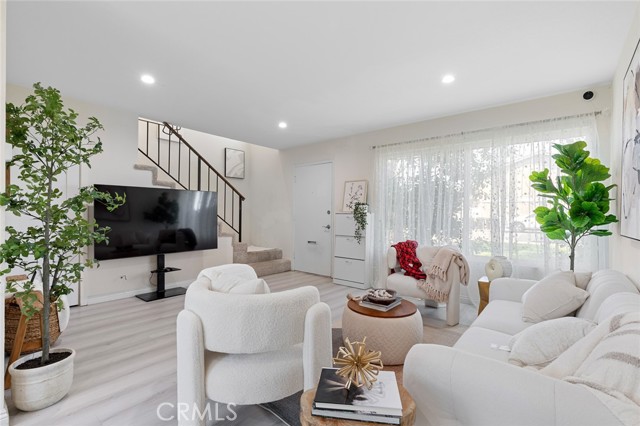 8482 Benjamin Drive, Huntington Beach CA: https://media.crmls.org/medias/aa1b4517-e7a7-4908-821e-fcfc475259b1.jpg