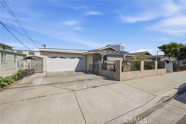 Detail Gallery Image 7 of 21 For 7851 Cypress, Huntington Beach,  CA 92647 - – Beds | – Baths