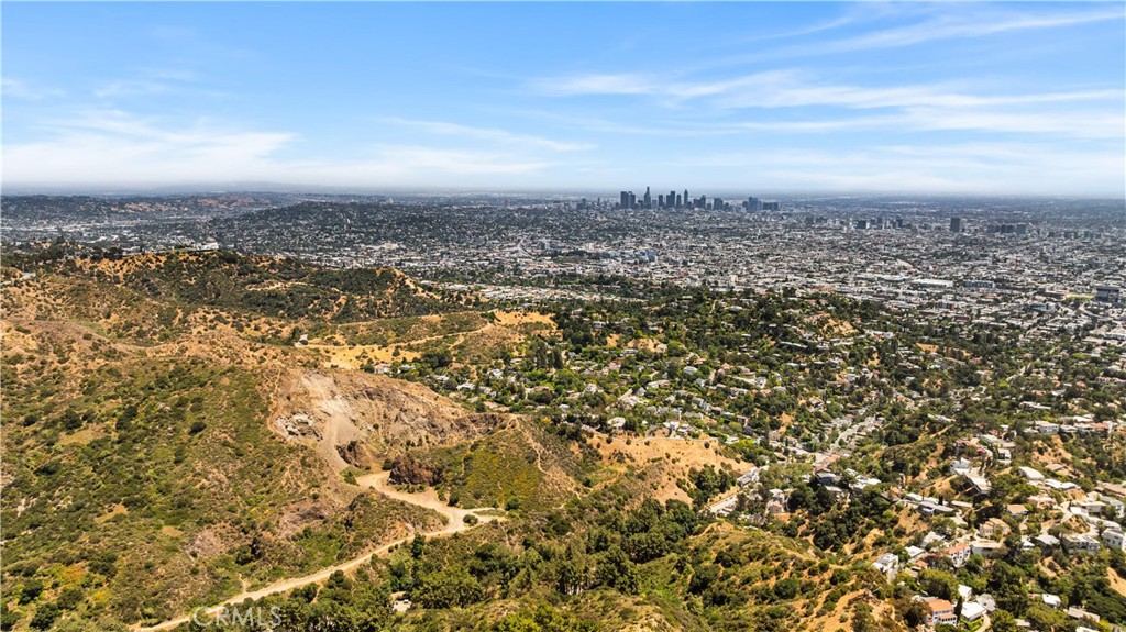 https://media.crmls.org/medias/aa1c3290-37ae-47b7-a013-60efbfe71a22.jpg?preset=X-Large