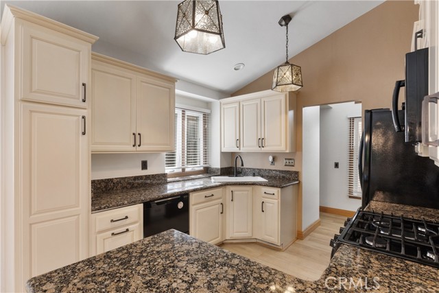 Detail Gallery Image 7 of 26 For 38501 Oaktree, Murrieta,  CA 92562 - 2 Beds | 2/1 Baths