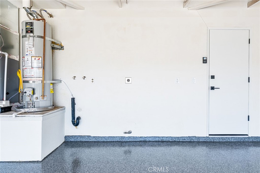 https://media.crmls.org/medias/aa1cd325-eba0-42a4-ab7e-8c3e9ede4fd5.jpg?preset=X-Large