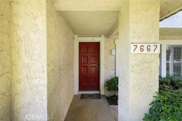 7667 Whitewater Drive, Huntington Beach CA: https://media.crmls.org/medias/aa1d0205-2de9-406d-852b-1758fd0cfac0.jpg