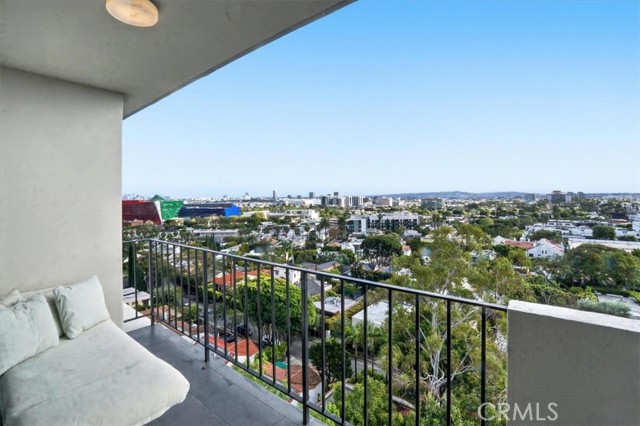Detail Gallery Image 21 of 75 For 818 N Doheny Dr #908,  West Hollywood,  CA 90069 - 2 Beds | 2 Baths