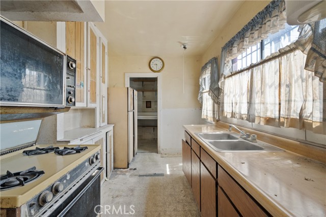 201 N Carondelet Street, Los Angeles CA: https://media.crmls.org/medias/aa1df7a7-02ec-4929-a743-010ebb471d2a.jpg