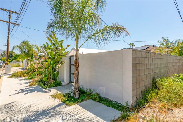 11024 Peoria Street, Sun Valley CA: https://media.crmls.org/medias/aa1e2a50-da73-4cb2-b8bf-ab24b432533f.jpg