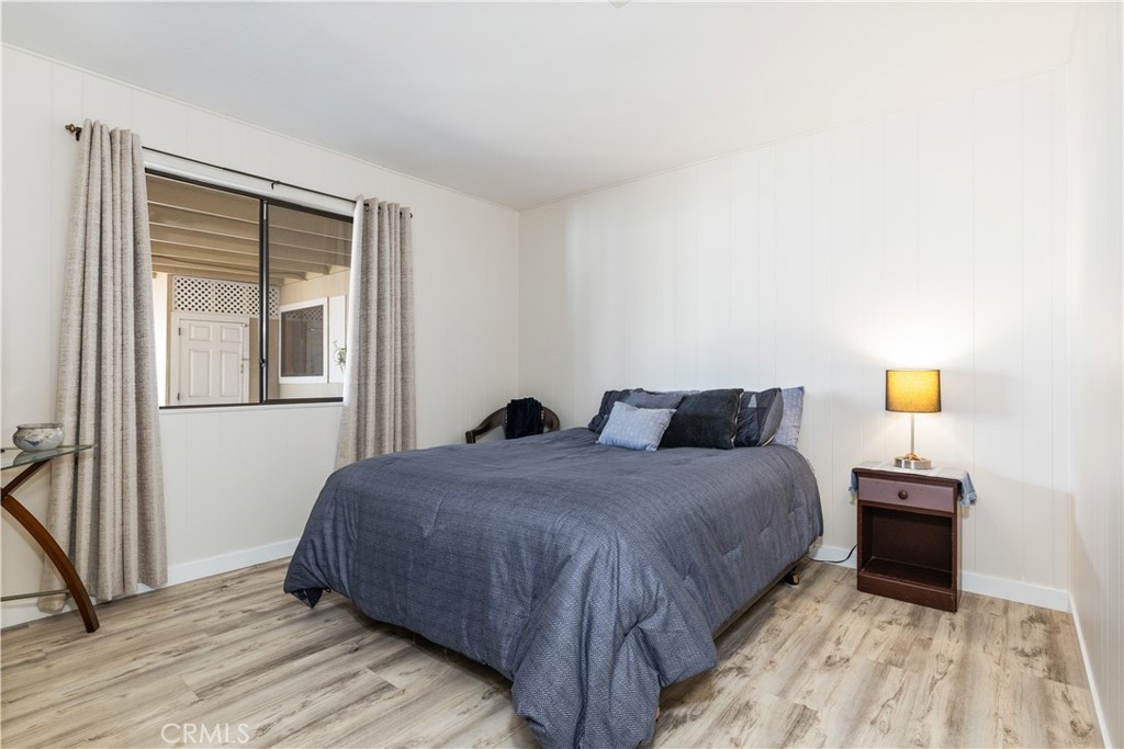 https://media.crmls.org/medias/aa1e34da-db18-48f5-ba48-4d3f34f9c0a6.jpg?preset=X-Large