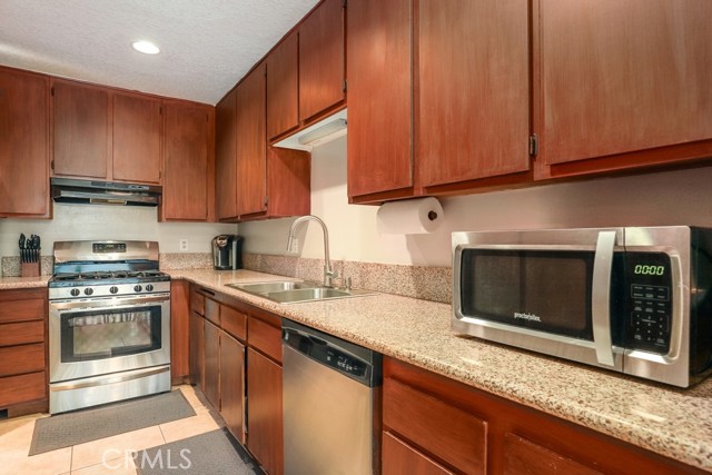 Detail Gallery Image 13 of 36 For 9431 Shadowood Dr #D,  Montclair,  CA 91763 - 2 Beds | 1/1 Baths