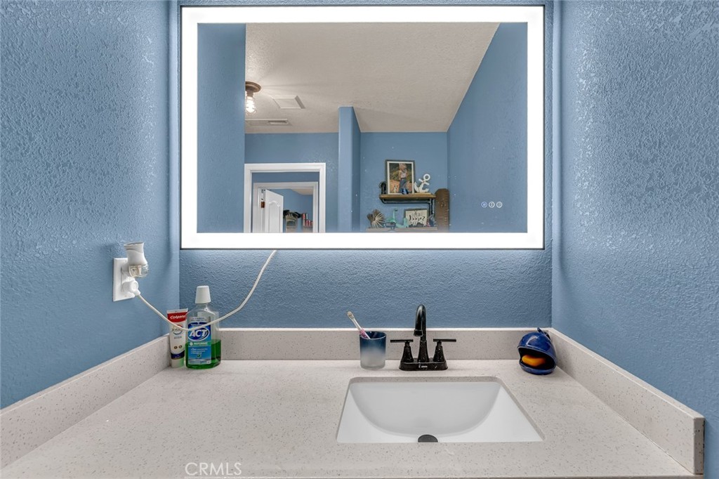 https://media.crmls.org/medias/aa1ed1ea-fab7-4a95-870b-4137b377aa0b.jpg?preset=X-Large