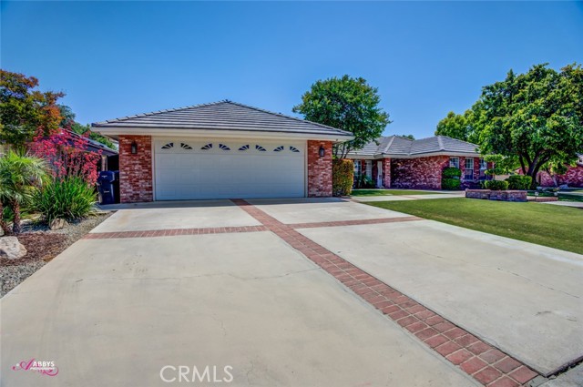 Detail Gallery Image 1 of 28 For 7300 Jolynn St, Bakersfield,  CA 93308 - 4 Beds | 3 Baths