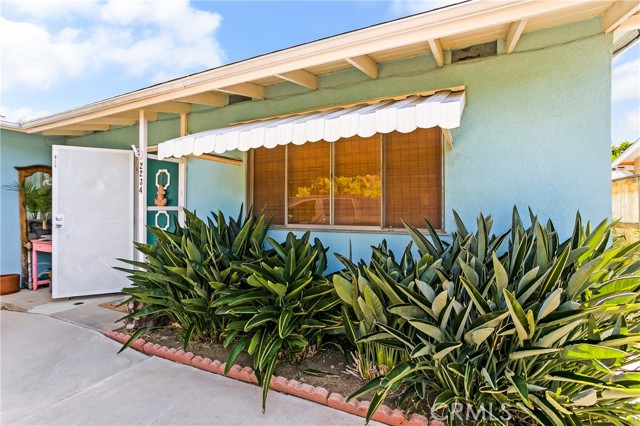 2234 Avalon Street, Costa Mesa CA: https://media.crmls.org/medias/aa1ee71d-8d0c-4db5-a58e-285b32965a9f.jpg