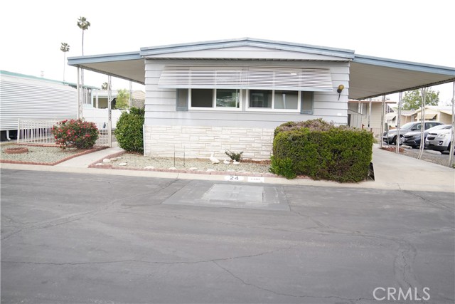 9391 California Ave, Riverside CA: https://media.crmls.org/medias/aa1f6571-5db0-4eba-8a04-756673865cc2.jpg
