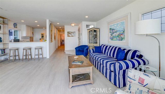 Detail Gallery Image 6 of 29 For 1021 Gaviota Dr, Laguna Beach,  CA 92651 - 2 Beds | 2 Baths