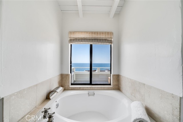2664 Victoria Drive, Laguna Beach CA: https://media.crmls.org/medias/aa1fc6b6-2b6e-445e-b346-73cff82a0f0e.jpg