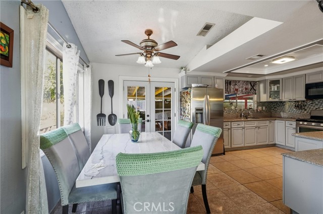 Detail Gallery Image 8 of 27 For 10531 Elm, Bloomington,  CA 92316 - 3 Beds | 2 Baths