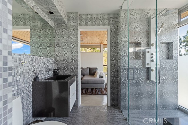 Detail Gallery Image 37 of 52 For 2917 Durand Dr, Los Angeles,  CA 90068 - 3 Beds | 2/1 Baths