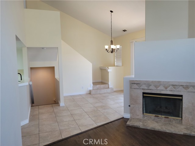 Detail Gallery Image 6 of 37 For 682 Azure Ln #1,  Corona,  CA 92879 - 3 Beds | 2 Baths