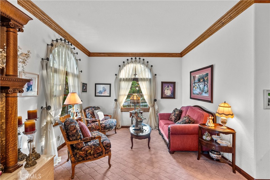 https://media.crmls.org/medias/aa21061b-817e-4e49-9d2e-ed990ad85b6a.jpg?preset=X-Large