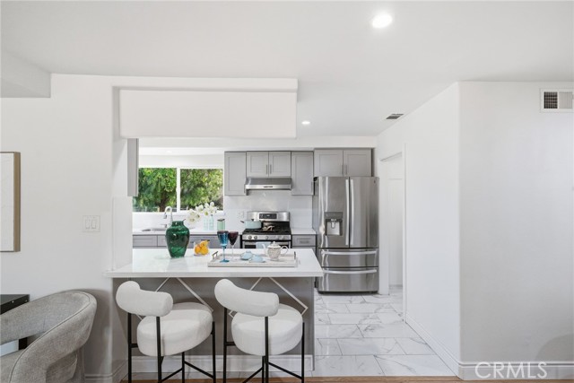 Detail Gallery Image 9 of 38 For 335 N London Pl, Anaheim,  CA 92806 - 5 Beds | 3 Baths