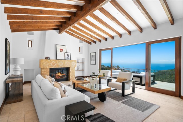 2516 Temple Hills Drive, Laguna Beach CA: https://media.crmls.org/medias/aa2287ca-c1cd-4a2c-90a2-5dc3aba0a888.jpg