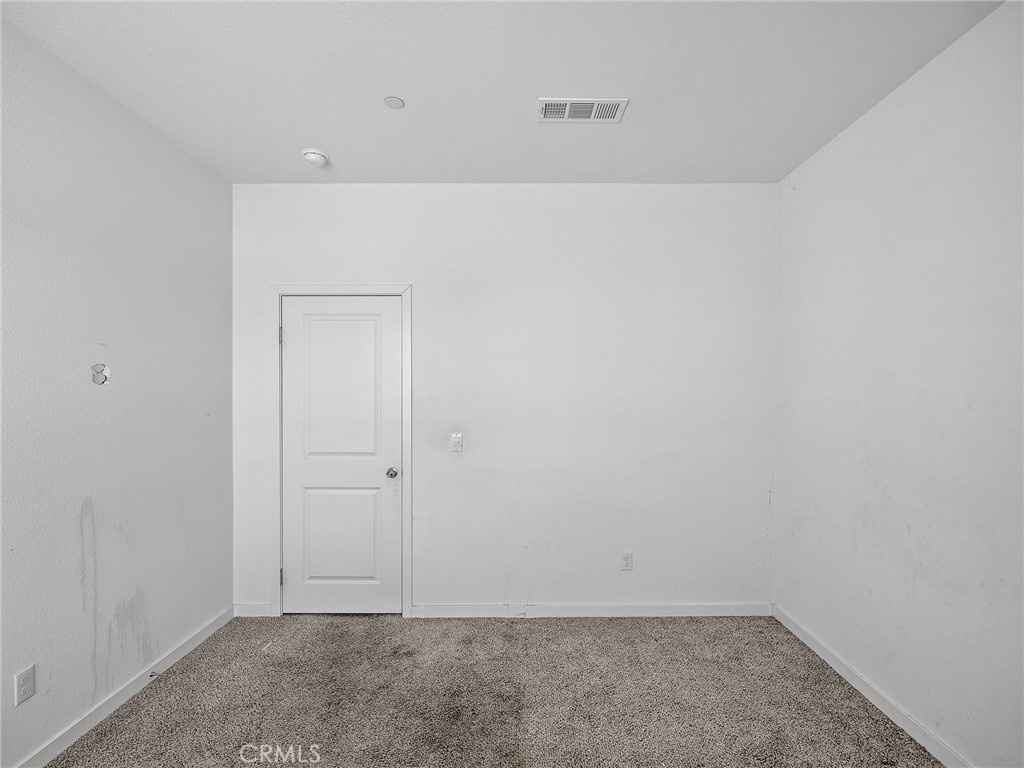 https://media.crmls.org/medias/aa267b8d-c43c-4f23-9111-1b3a655a08a0.jpg?preset=X-Large
