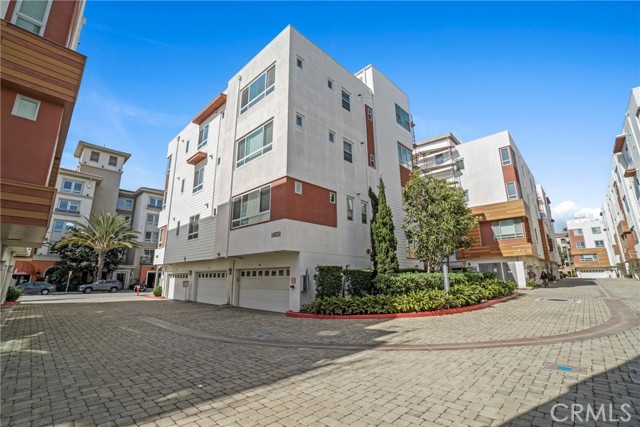 Detail Gallery Image 36 of 40 For 12695 Sandhill Ln #3,  Playa Vista,  CA 90094 - 3 Beds | 2/1 Baths