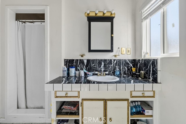 Detail Gallery Image 27 of 38 For 2027 W 93rd, Los Angeles,  CA 90047 - 3 Beds | 3 Baths