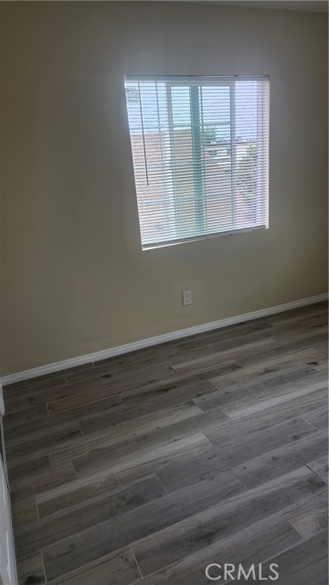 Detail Gallery Image 3 of 5 For 1043 West 107th Street #1/2,  Los Angeles,  CA 90044 - 2 Beds | 1 Baths