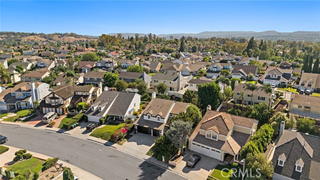 24641 Paige Circle, Laguna Hills CA: https://media.crmls.org/medias/aa28c71a-e8a7-414c-b2ac-6b6b43626f74.jpg