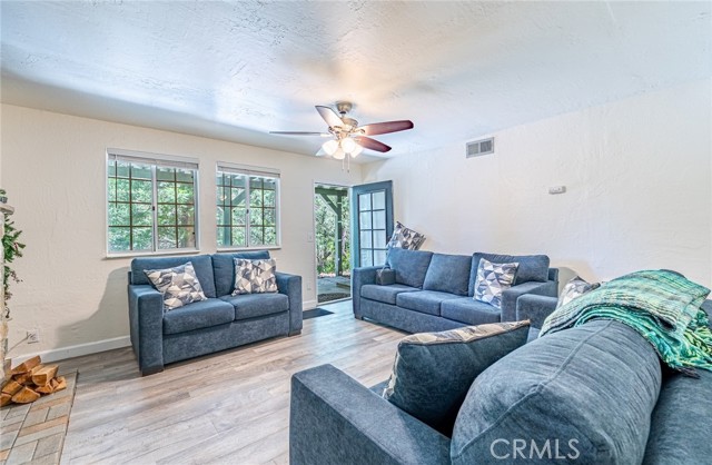 23120 Sycamore Lane, Crestline CA: https://media.crmls.org/medias/aa28ed00-69a8-46a4-ad92-2fd4ca2565bc.jpg