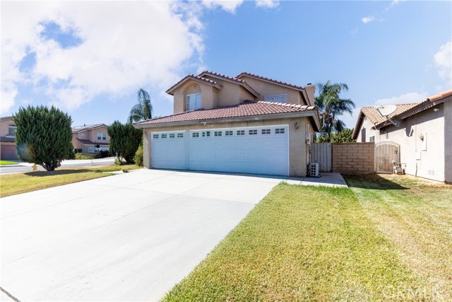 Detail Gallery Image 2 of 32 For 15645 Isleta, Moreno Valley,  CA 92551 - 3 Beds | 3 Baths