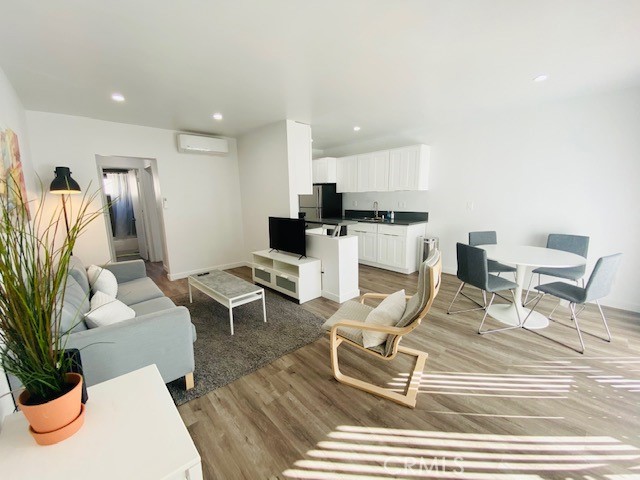 Detail Gallery Image 2 of 16 For 11422 Iowa Ave #12,  Los Angeles,  CA 90025 - 1 Beds | 1 Baths