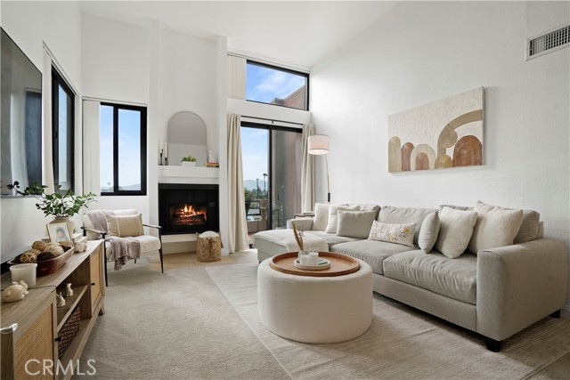 Detail Gallery Image 1 of 23 For 7826 Topanga Canyon Bld #301,  Canoga Park,  CA 91304 - 2 Beds | 2 Baths