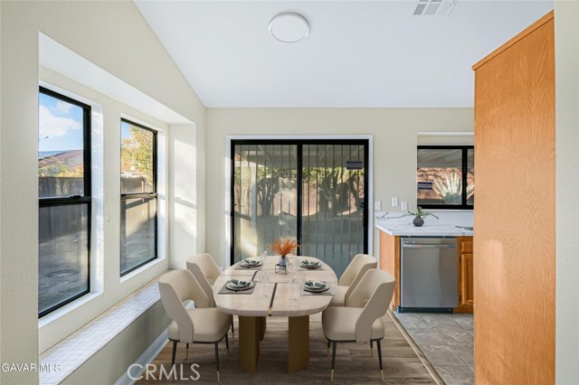 Detail Gallery Image 4 of 17 For 3649 Scherer, Rosamond,  CA 93560 - 3 Beds | 2 Baths