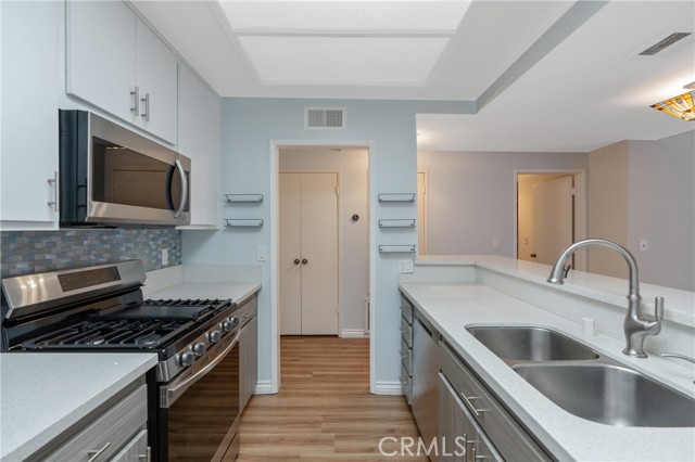 Detail Gallery Image 4 of 23 For 3231 Cheviot Vista Pl #307,  Los Angeles,  CA 90034 - 3 Beds | 2 Baths