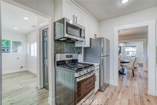 Detail Gallery Image 8 of 25 For 1819 N Vagedes Ave, Fresno,  CA 93705 - 2 Beds | 1 Baths