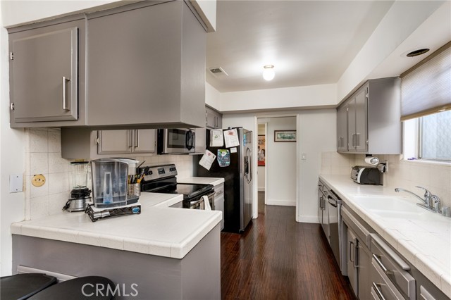 Detail Gallery Image 6 of 32 For 615 E Olive a,  Burbank,  CA 91501 - 2 Beds | 2 Baths