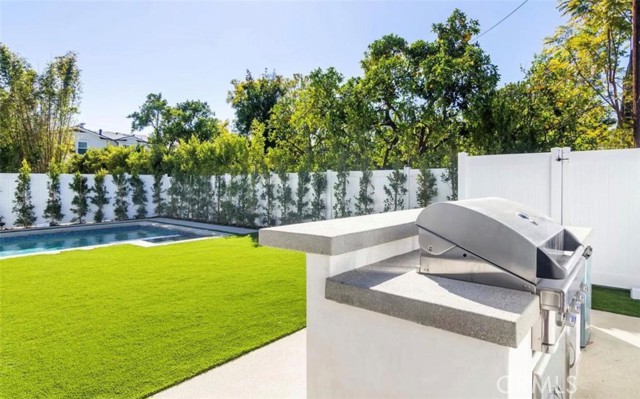 4923 Rhodes Avenue, Valley Village CA: https://media.crmls.org/medias/aa2c9e44-7aa2-46e3-b1d5-22bbfa78f596.jpg