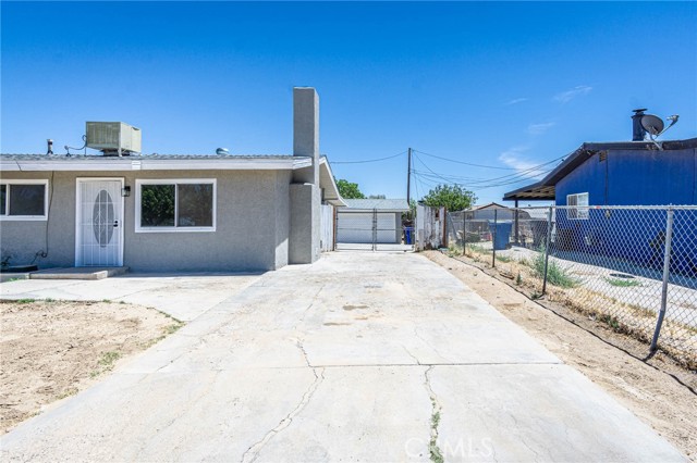 35277 Walnut Street, Barstow CA: https://media.crmls.org/medias/aa2ca8d0-1c4e-41f4-93a6-568508f0c0bf.jpg