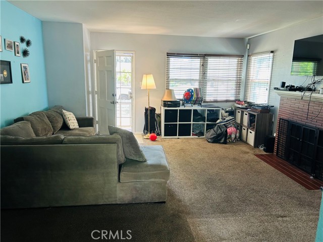 Detail Gallery Image 3 of 10 For 3432 N Sierra Way, San Bernardino,  CA 92405 - 2 Beds | 1 Baths