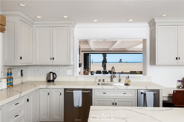 Detail Gallery Image 6 of 33 For 1228 W Oceanfront, Newport Beach,  CA 92661 - 3 Beds | 4 Baths