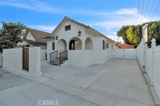 Detail Gallery Image 2 of 10 For 2697 Merced, Los Angeles,  CA 90065 - 4 Beds | 2 Baths