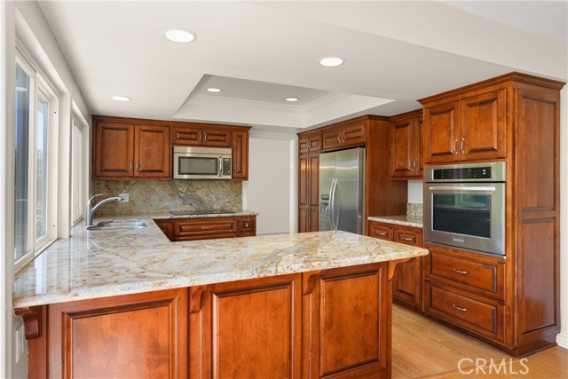 Detail Gallery Image 14 of 40 For 10092 Signet Cir, Huntington Beach,  CA 92646 - 4 Beds | 3 Baths