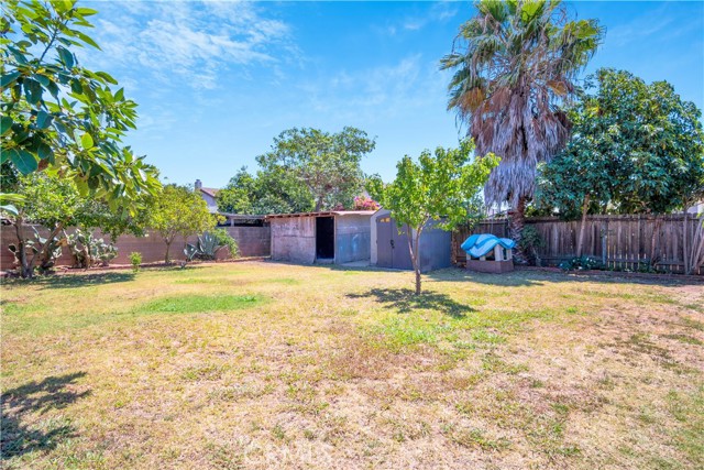 11028 Condon Avenue, Inglewood CA: https://media.crmls.org/medias/aa2d3a8f-b9fa-4af2-a105-ba107ea56b1a.jpg