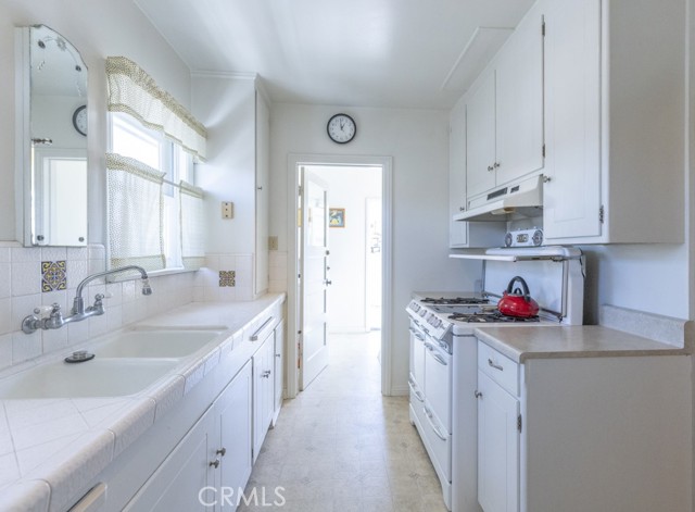 132 St Joseph Avenue, Long Beach CA: https://media.crmls.org/medias/aa2dc341-9163-459d-b1e3-6195e9eb6855.jpg