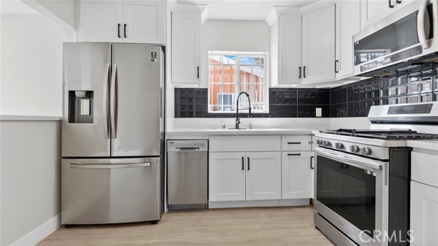 Detail Gallery Image 13 of 62 For 413 E 81st St, Los Angeles,  CA 90003 - – Beds | – Baths