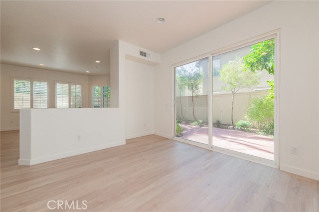 825 Yorkshire, Irvine CA: https://media.crmls.org/medias/aa2e8300-03fb-4ee7-b8f4-5c25557c4cda.jpg
