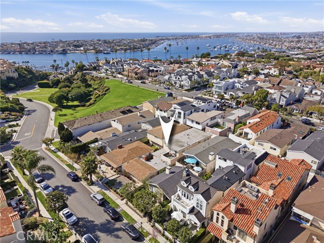 Detail Gallery Image 5 of 42 For 429 Carnation Ave, Corona Del Mar,  CA 92625 - 5 Beds | 5 Baths